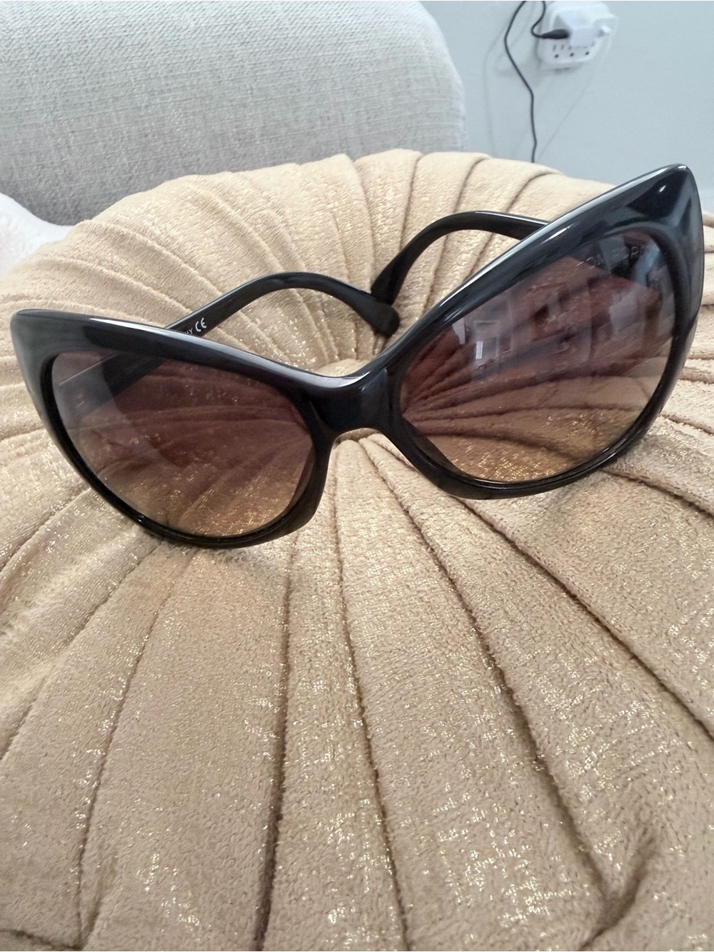 Stylish Black Cat-Eye Sunglasses - Black Lenses